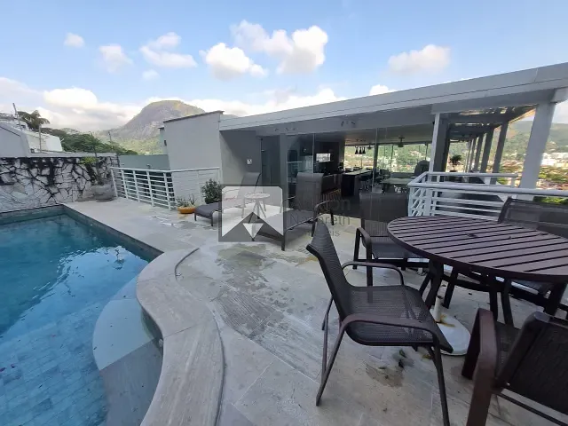 Casa com 300m² 4 quartos e 2 banheiros, à venda, no bairro São Francisco em Niterói