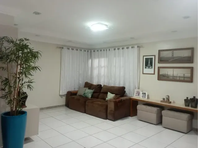 Casa com 300m² 3 quartos e 3 banheiros, à venda, no bairro Parque Jóquei Club em Campos dos Goytacazes