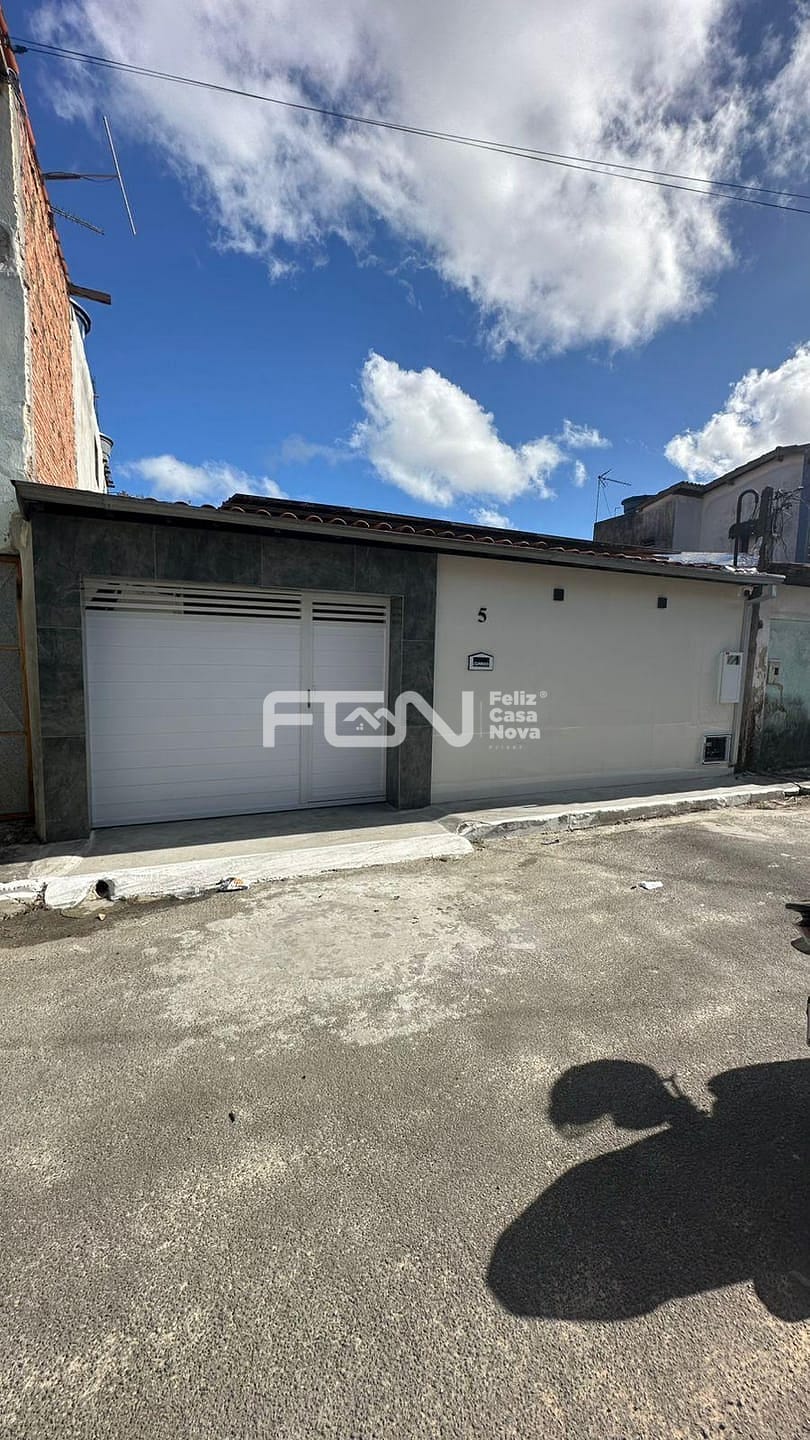 Casa à venda com 2 quartos, 75m² - Foto 1