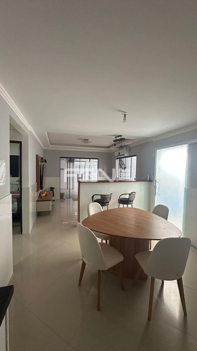 Casa à venda com 2 quartos, 75m² - Foto 4