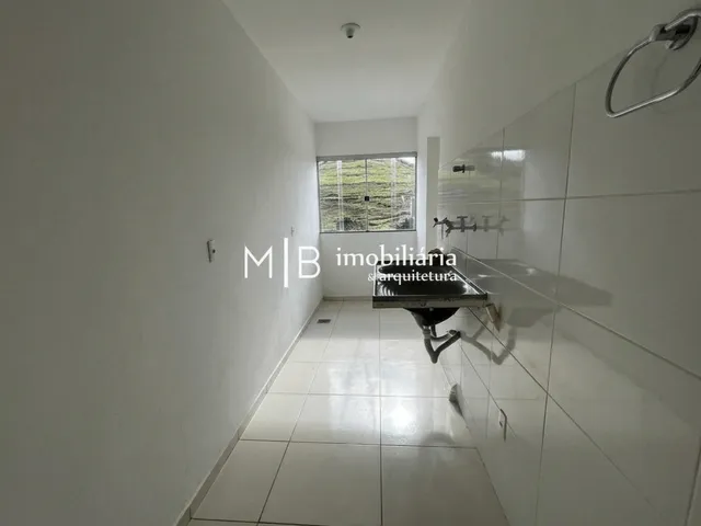 Casa 2 quartos e 2 banheiros, à venda, no bairro São Pedro em Cataguases