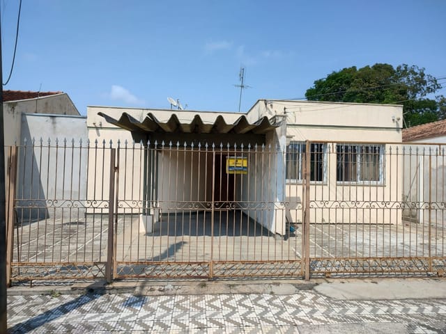 Casa com 250m² 3 quartos e 3 banheiros, à venda, no bairro Vila São Geraldo em Taubaté