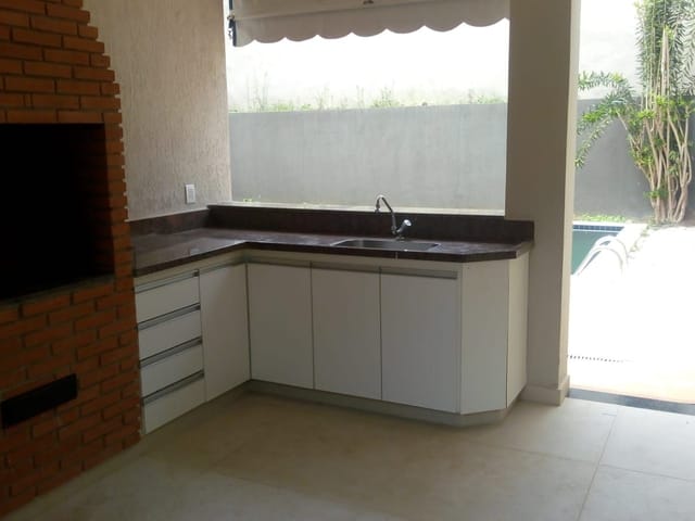 Casa com 360m², à venda, no bairro Jardim Satélite em São João da Boa Vista