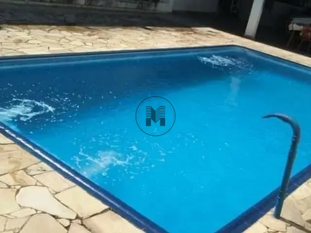 Casa com 300m² 2 quartos e 3 banheiros, à venda, no bairro Residencial Village Santana em Guaratinguetá