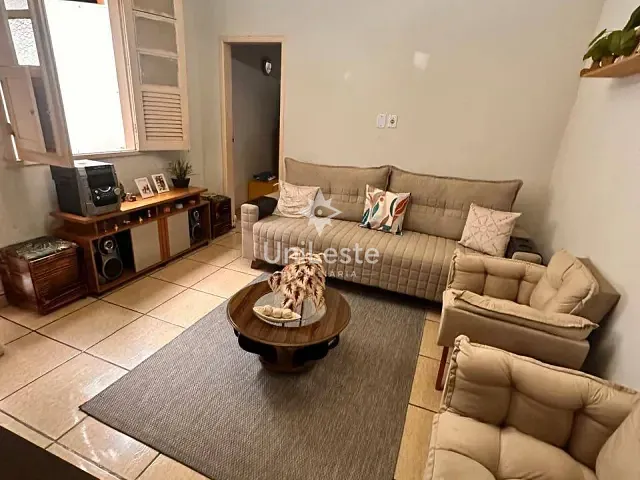 Casa 9 quartos e 6 banheiros, à venda, no bairro Sagrada Família em Belo Horizonte