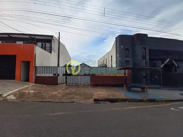 Casa com 300m² 2 quartos e 1 banheiro, à venda, no bairro Ideal em Londrina