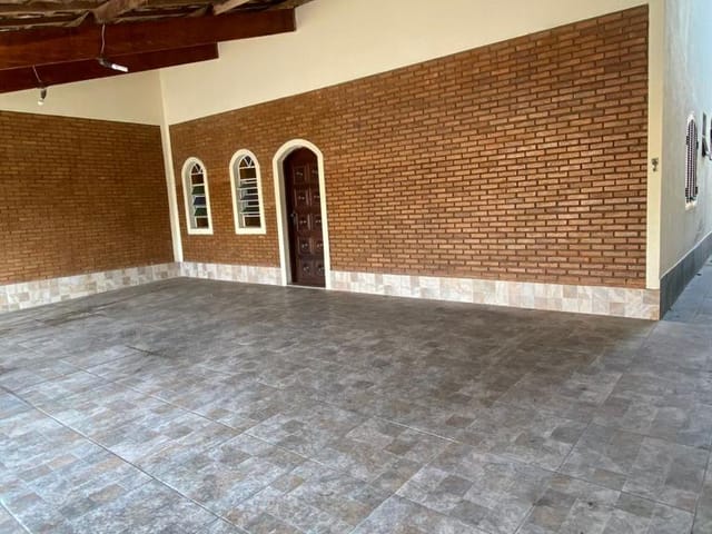 Casa 4 quartos e 2 banheiros, à venda, no bairro Jardim das Bandeiras em Taubaté