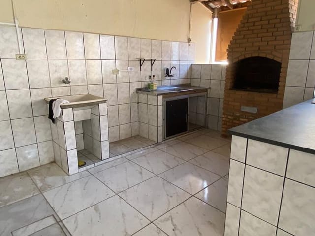 Casa 4 quartos e 2 banheiros, à venda, no bairro Jardim das Bandeiras em Taubaté