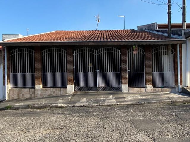 Casa 4 quartos e 2 banheiros, à venda, no bairro Jardim das Bandeiras em Taubaté