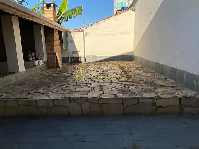 Casa 4 quartos e 2 banheiros, à venda, no bairro Jardim das Bandeiras em Taubaté