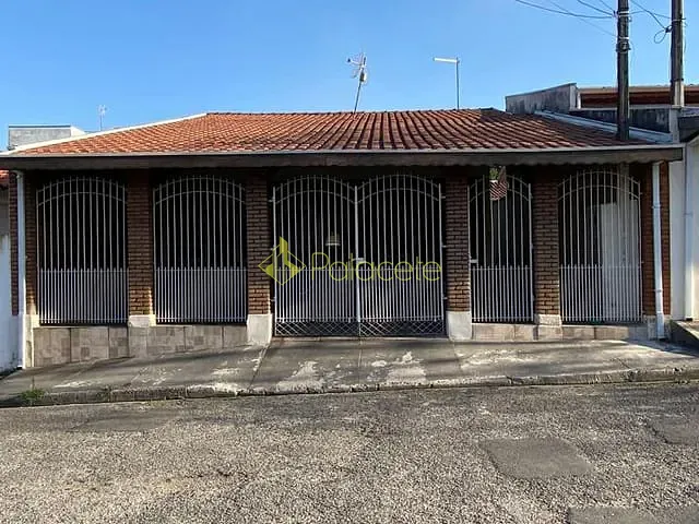 Casa 4 quartos e 2 banheiros, à venda, no bairro Jardim das Bandeiras em Taubaté
