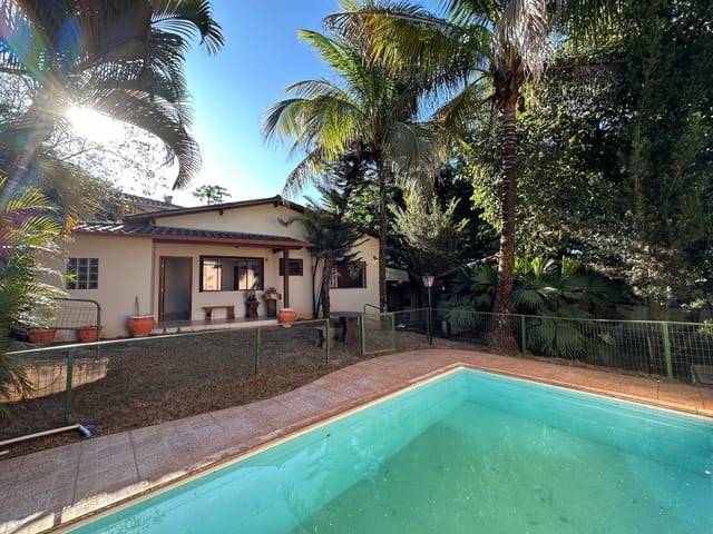 Casa com 1000m² 7 quartos e 8 banheiros, à venda, no bairro Braúnas em Belo Horizonte