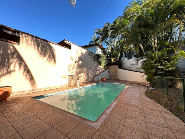 Casa com 1000m² 7 quartos e 8 banheiros, à venda, no bairro Braúnas em Belo Horizonte