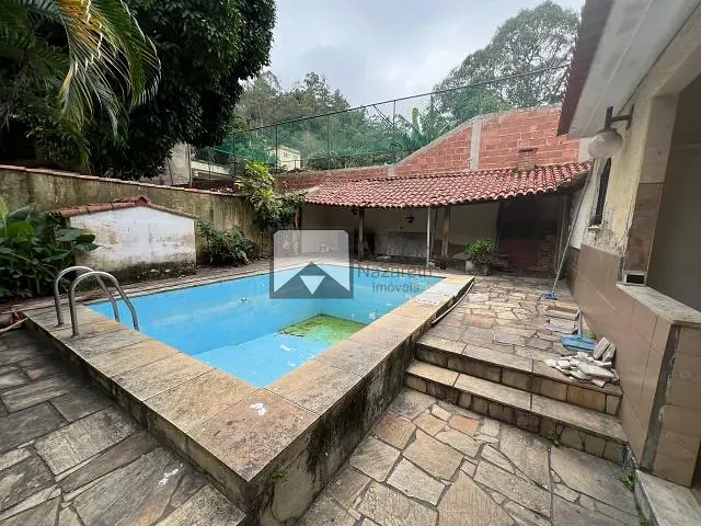 Casa com 480m² 3 quartos e 3 banheiros, à venda, no bairro Santa Rosa em Niterói