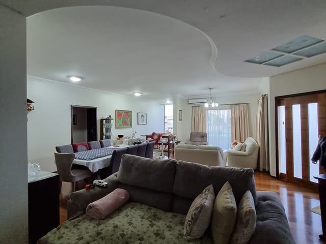 Casa com 409m² 3 quartos e 4 banheiros, à venda, no bairro Oficinas em Ponta Grossa