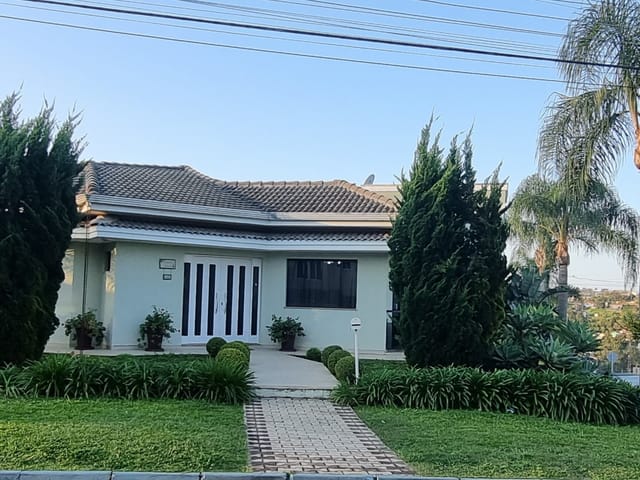 Casa com 409m² 3 quartos e 4 banheiros, à venda, no bairro Oficinas em Ponta Grossa