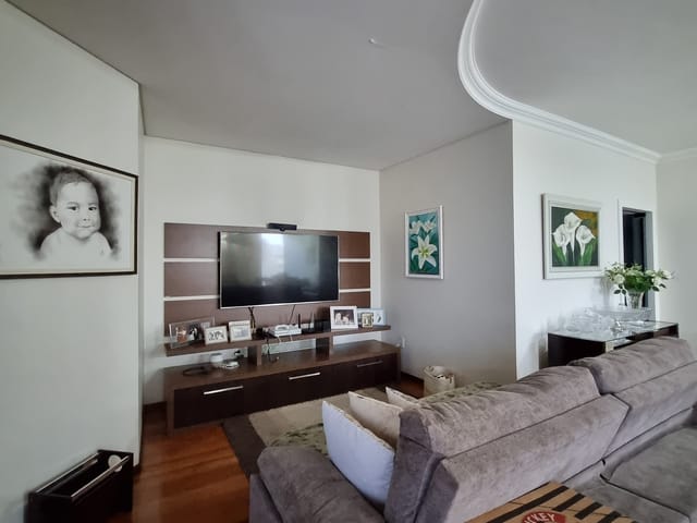 Casa com 409m² 3 quartos e 4 banheiros, à venda, no bairro Oficinas em Ponta Grossa