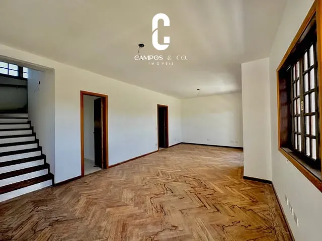 Casa com 957m² 3 quartos e 3 banheiros, à venda, no bairro Atalaia em Campos Do Jordão