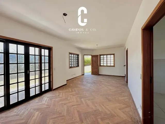 Casa com 957m² 3 quartos e 3 banheiros, à venda, no bairro Atalaia em Campos Do Jordão