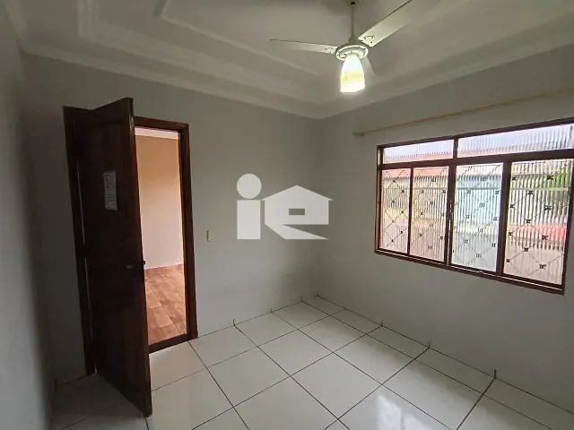 Casa 3 quartos e 1 banheiro, para alugar, no bairro Vila Oliveira em Rolândia