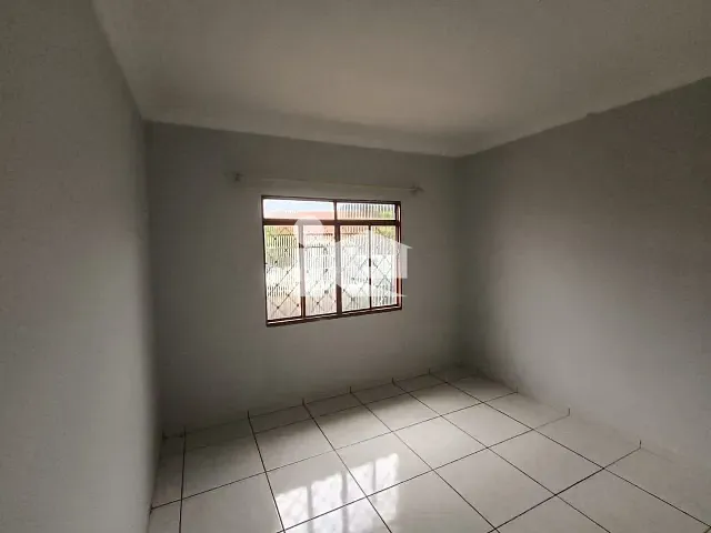 Casa 3 quartos e 1 banheiro, para alugar, no bairro Vila Oliveira em Rolândia