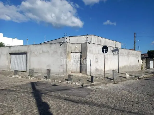 Casa com 444m² 3 quartos e 2 banheiros, à venda, no bairro Presidente Médici em Campina Grande