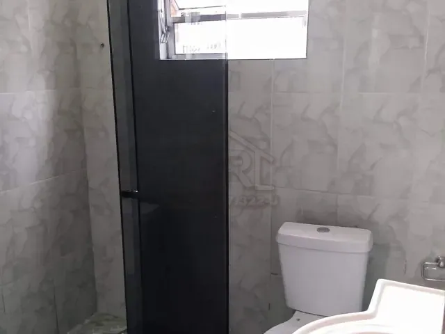 Sobrado com 57m² 2 quartos e 2 banheiros, para alugar, no bairro Jardim Zaira em Mauá