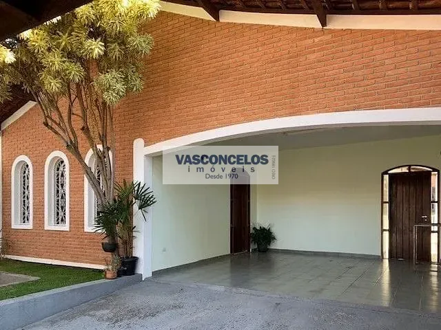 Casa com 435m² 4 quartos e 3 banheiros, à venda, no bairro Vila Industrial em São José dos Campos
