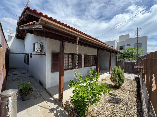 Casa 4 quartos e 3 banheiros, à venda, no bairro Cordeiros em Itajaí