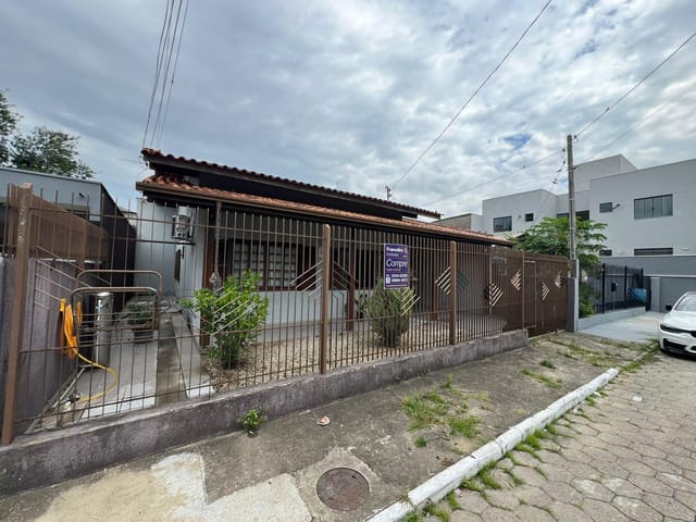 Casa 4 quartos e 3 banheiros, à venda, no bairro Cordeiros em Itajaí