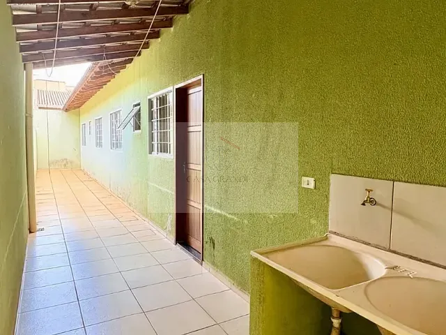 Casa 3 quartos e 2 banheiros, para alugar, no bairro Kasato Maru em Rolândia
