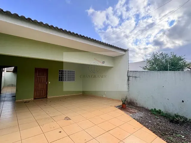 Casa 3 quartos e 2 banheiros, para alugar, no bairro Kasato Maru em Rolândia