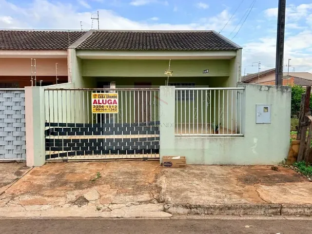 Casa 3 quartos e 2 banheiros, para alugar, no bairro Kasato Maru em Rolândia