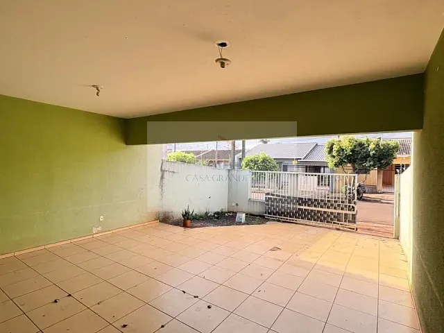 Casa 3 quartos e 2 banheiros, para alugar, no bairro Kasato Maru em Rolândia