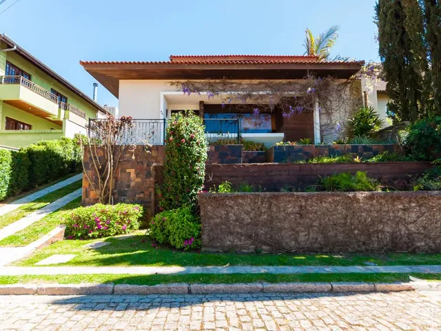 Casa com 450m² 5 quartos e 5 banheiros, para alugar, no bairro Butiatuvinha em Curitiba