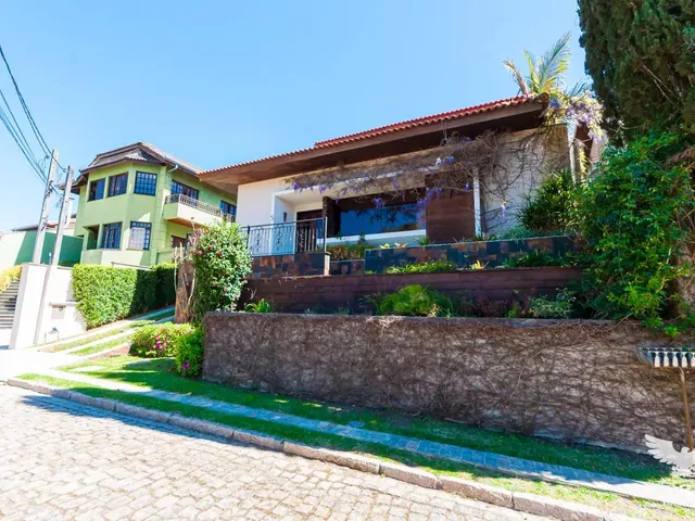 Casa com 450m² 5 quartos e 5 banheiros, para alugar, no bairro Butiatuvinha em Curitiba