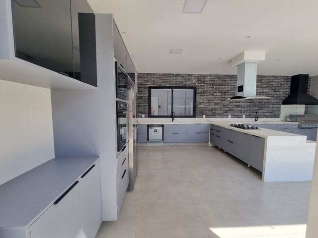 Casa com 450m² 4 quartos e 7 banheiros, para alugar, no bairro Alphaville em Santana de Parnaíba