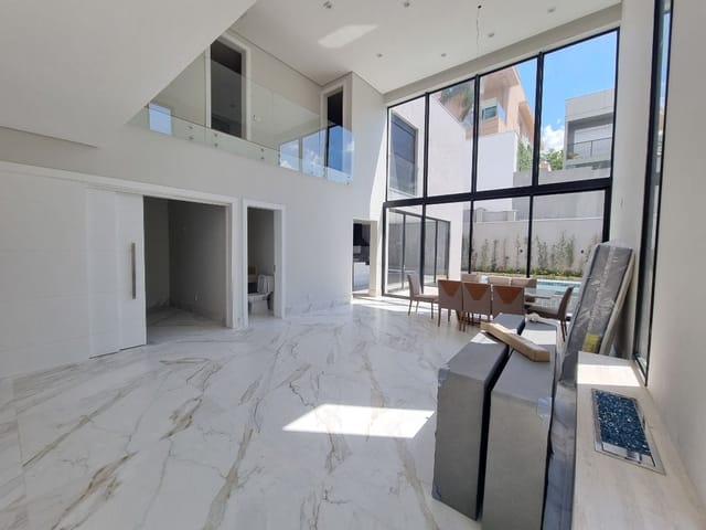 Casa com 450m² 4 quartos e 7 banheiros, para alugar, no bairro Alphaville em Santana de Parnaíba