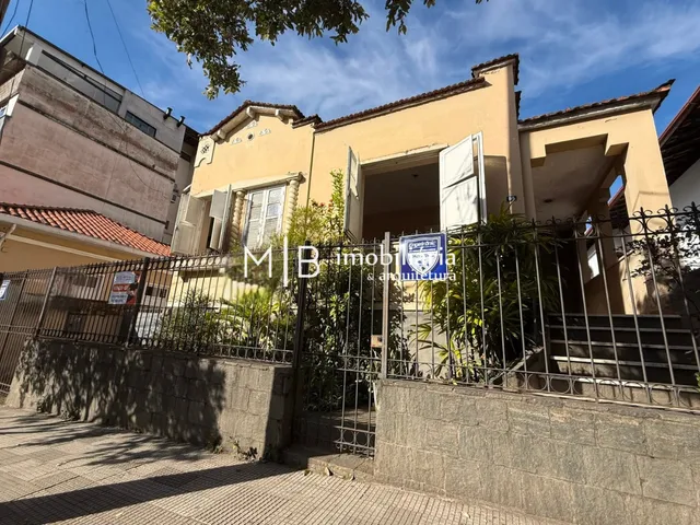 Casa 4 quartos e 4 banheiros, à venda, no bairro Centro em Cataguases