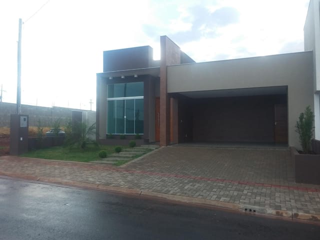 Casa com 252m² 3 quartos e 1 banheiro, para alugar, no bairro Loteamento Morada das Flores em Cambé