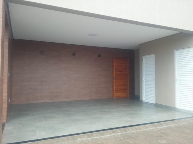 Casa com 252m² 3 quartos e 1 banheiro, para alugar, no bairro Loteamento Morada das Flores em Cambé