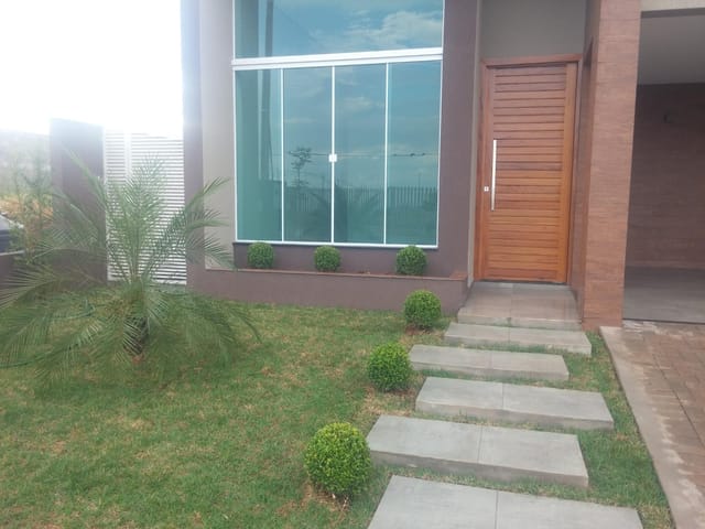 Casa com 252m² 3 quartos e 1 banheiro, para alugar, no bairro Loteamento Morada das Flores em Cambé