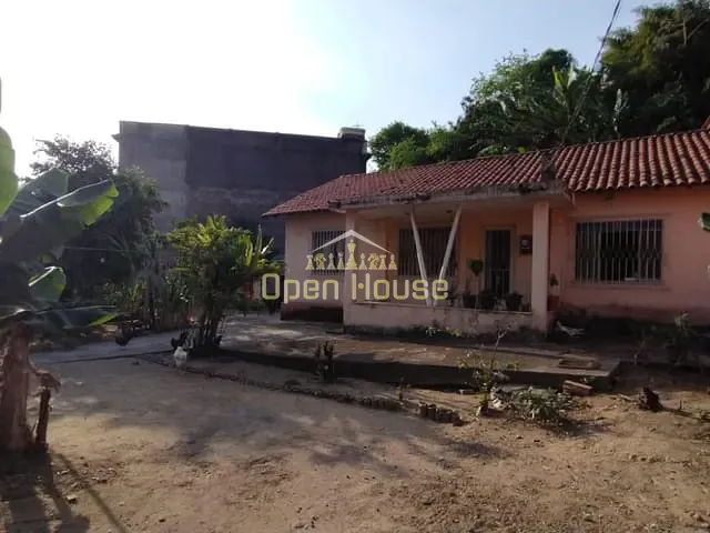 Casa com 557m² 3 quartos e 1 banheiro, à venda, no bairro Duzentos e Quarenta e Nove em Volta Redonda