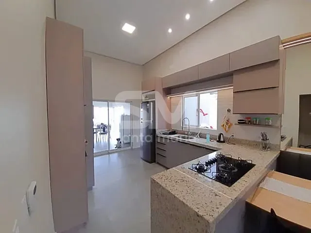 Casa com 360m² 3 quartos e 2 banheiros, à venda, no bairro Vila Real em Chapecó