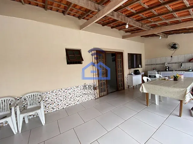 Casa com 320m² 4 quartos e 3 banheiros, à venda, no bairro Martim de Sá em Caraguatatuba