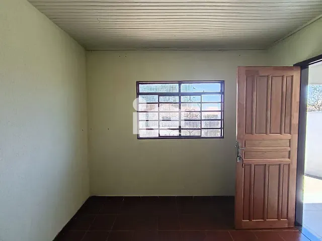 Casa 3 quartos e 1 banheiro, para alugar, no bairro Conjunto Habitacional Santiago em Rolândia