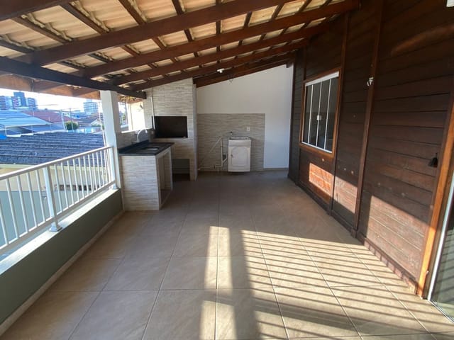 Casa 3 quartos e 1 banheiro, para alugar, no bairro Cordeiros em Itajaí