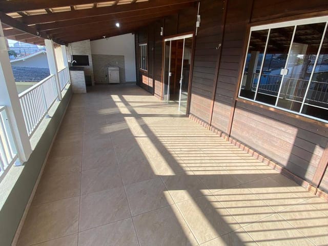 Casa 3 quartos e 1 banheiro, para alugar, no bairro Cordeiros em Itajaí