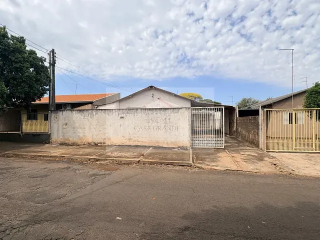 Casa com 275m² 2 quartos e 1 banheiro, para alugar, no bairro Domingos Neves em Rolândia