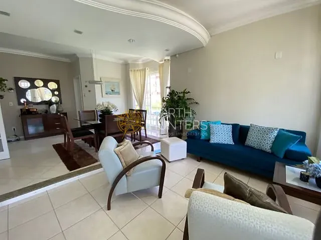 Casa com 286m² 3 quartos e 5 banheiros, à venda, no bairro Glória em Joinville